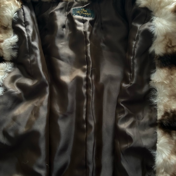 Fur Coat - Picture 3 of 6